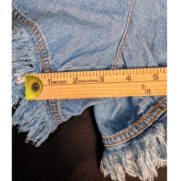 Cupshe ~ Casual Chic Frayed Hem Denim Shorts~Light Wash ~ Drawstring ~ Small~NWT - Picture 8 of 10